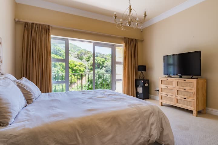 To Let 4 Bedroom Property for Rent in Hout Bay Western Cape